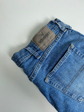 Load image into Gallery viewer, Wrangler Jeans W34 L29