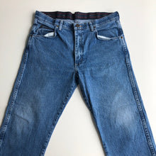 Load image into Gallery viewer, Wrangler Jeans W34 L26