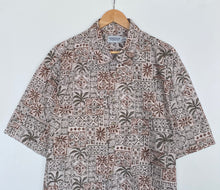 Load image into Gallery viewer, Crazy print shirt (XXL)