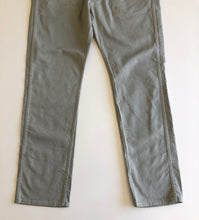 Load image into Gallery viewer, Levi’s 513 Jeans W36 L32