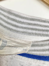 Load image into Gallery viewer, 90s Embroidered sweatshirt (L)