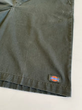 Load image into Gallery viewer, Dickies Shorts W35