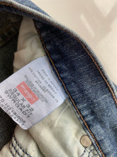 Load image into Gallery viewer, Wrangler Jeans W34 L32