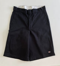 Load image into Gallery viewer, Dickies Shorts W32