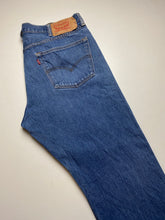 Load image into Gallery viewer, Levi’s 501 W40 L30