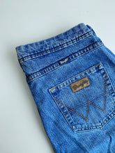Load image into Gallery viewer, Wrangler Jeans W33 L34