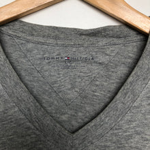 Load image into Gallery viewer, Tommy Hilfiger t-shirt (L)