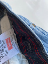 Load image into Gallery viewer, Wrangler Jeans W34 L30