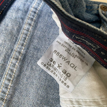 Load image into Gallery viewer, Wrangler Jeans W38 L30
