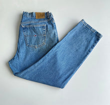 Load image into Gallery viewer, Tommy Hilfiger Jeans W35 L30