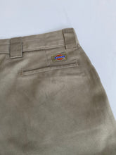 Load image into Gallery viewer, Dickies Shorts W38