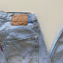 Load image into Gallery viewer, Levi’s Jeans W35 L33