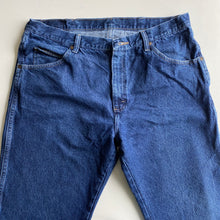 Load image into Gallery viewer, Wrangler Jeans W38 L29