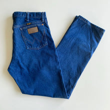 Load image into Gallery viewer, Wrangler Jeans W35 L32