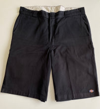 Load image into Gallery viewer, Dickies Shorts W38