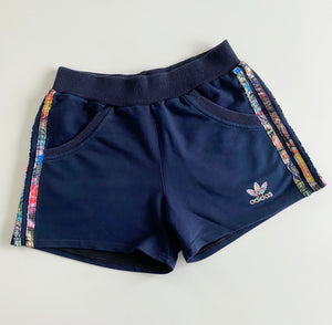 Adidas shorts (M)