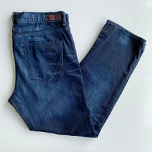 Load image into Gallery viewer, DKNY Jeans W38 L32