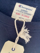 Load image into Gallery viewer, Champion sweatshirt (L)