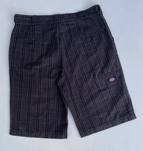 Load image into Gallery viewer, Dickies Shorts W36