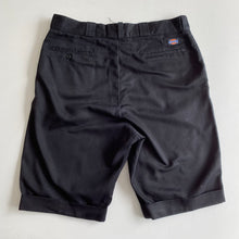 Load image into Gallery viewer, Dickies Shorts W38
