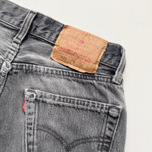 Load image into Gallery viewer, 90s Levi’s 501 Shorts W28