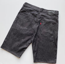 Load image into Gallery viewer, Levis 569 Shorts W36