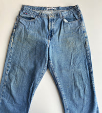 Load image into Gallery viewer, Tommy Hilfiger Jeans W35 L30