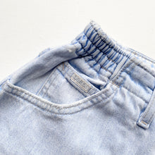 Load image into Gallery viewer, 90s Lee Denim Shorts W28