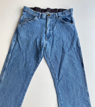 Load image into Gallery viewer, Wrangler Jeans W34 L30