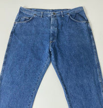 Load image into Gallery viewer, Wrangler Jeans W42 L30