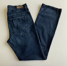 Load image into Gallery viewer, DKNY Jeans W32 L32