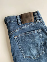 Load image into Gallery viewer, Wrangler Jeans W34 L32