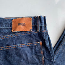 Load image into Gallery viewer, Hugo Boss Jeans W38 L32