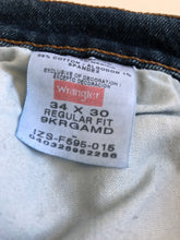 Load image into Gallery viewer, Wrangler Jeans W34 L30