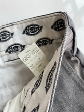 Load image into Gallery viewer, Dickies Shorts W30