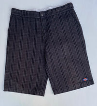 Load image into Gallery viewer, Dickies Shorts W36