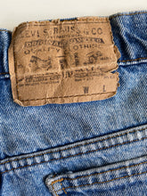 Load image into Gallery viewer, 90s Levi’s high waisted shorts
