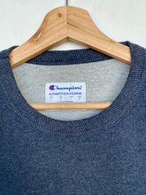 Load image into Gallery viewer, Champion sweatshirt (L)