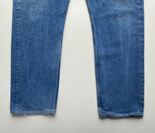 Load image into Gallery viewer, Levi’s 501 W38 L32