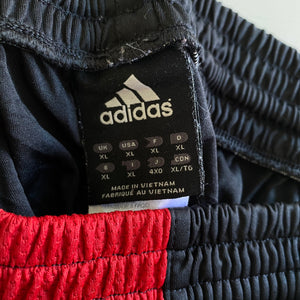 Adidas shorts (XL)