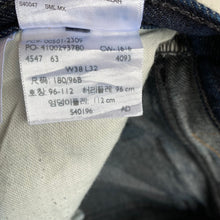 Load image into Gallery viewer, Levi’s 501 W38 L32