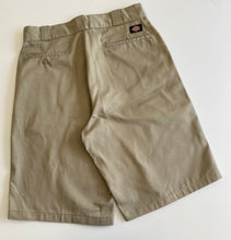 Load image into Gallery viewer, Dickies Shorts W32