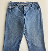 Load image into Gallery viewer, Tommy Hilfiger Jeans W28 L34