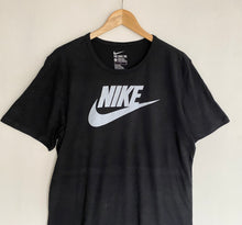 Load image into Gallery viewer, Nike t-shirt (L)