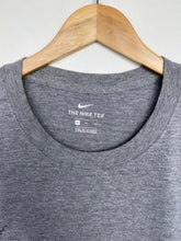Load image into Gallery viewer, Nike t-shirt (XL)