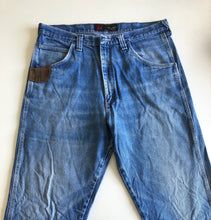 Load image into Gallery viewer, Wrangler Jeans W36 L36