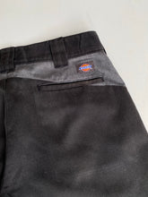 Load image into Gallery viewer, Dickies Shorts W32