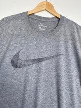 Load image into Gallery viewer, Nike t-shirt (XL)