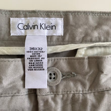 Load image into Gallery viewer, Calvin Klein Trousers W36 L32