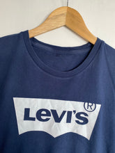 Load image into Gallery viewer, Levi’s t-shirt (M)